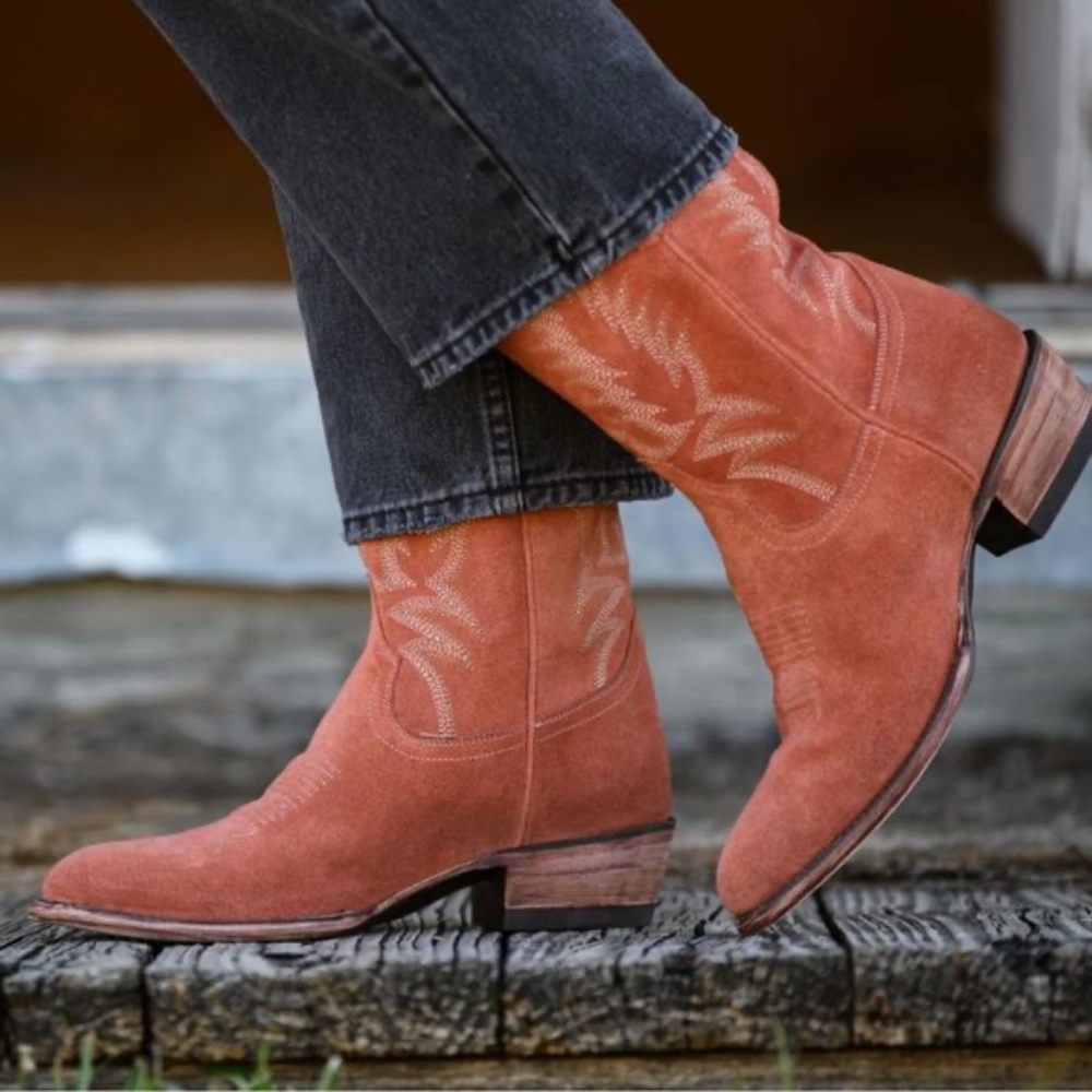 ISO tecovas josie boot in desert rose